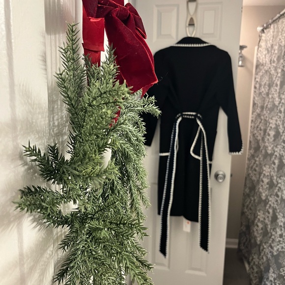 Chic Black Coat with White Trim - Picture 8 of 10